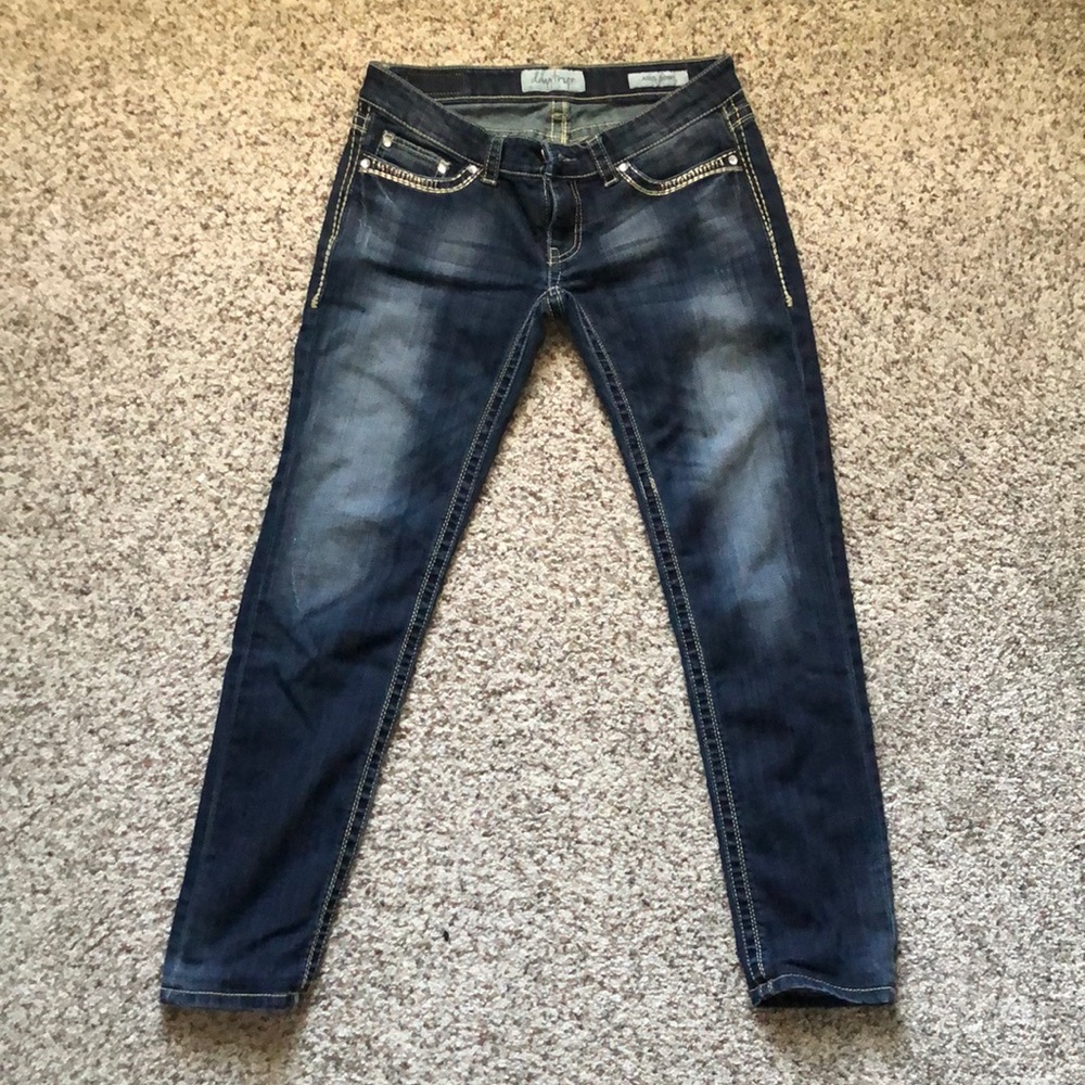 Daytrip Jeans - Picture 3 of 4